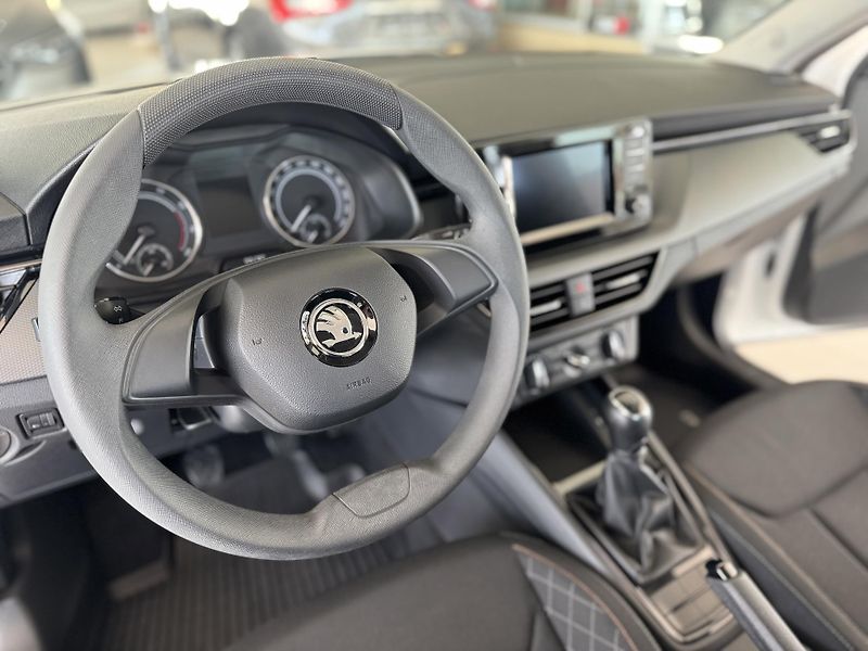 Škoda Kamiq 1,0TSI*Tempomat*PDC*REZERVACE! - fotka 10 z 29