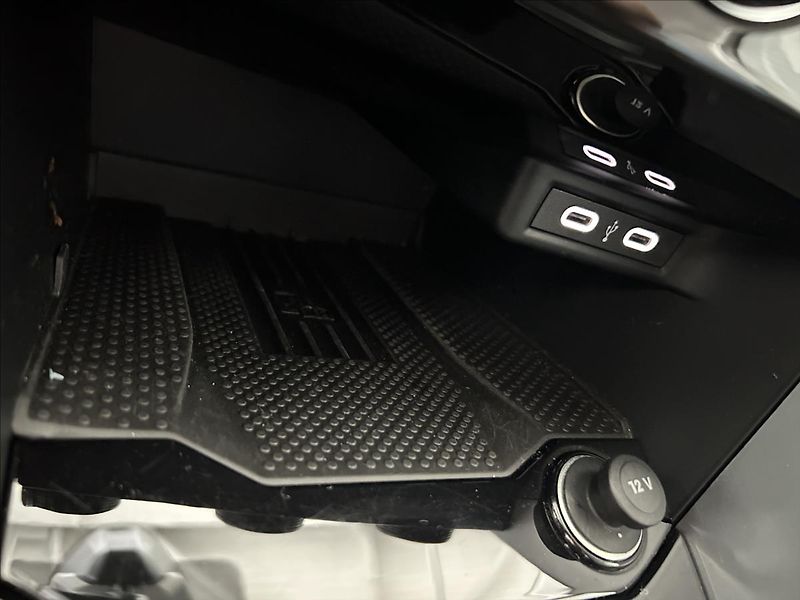 Volkswagen T-Roc 1,0   TSI 85kW,LIFE,1.MAJITEL - fotka 18 z 26