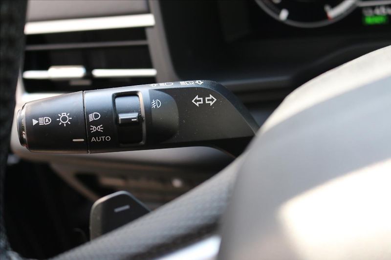 Mitsubishi Outlander 2,4 PHEV, 7míst, Invite - fotka 18 z 53