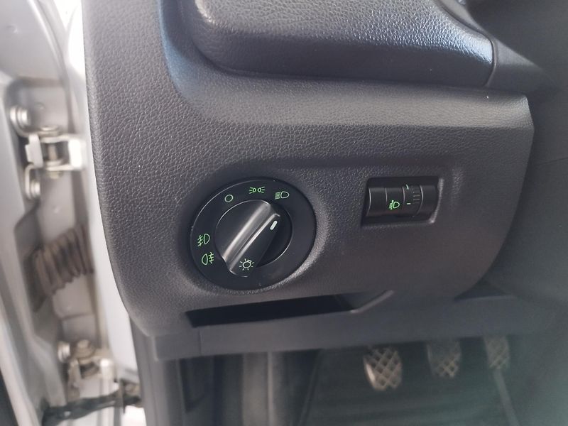 Škoda Fabia (2010) 1,2TSI,63KW,KLIMA,TAŽNÝ,ČR - fotka 24 z 25