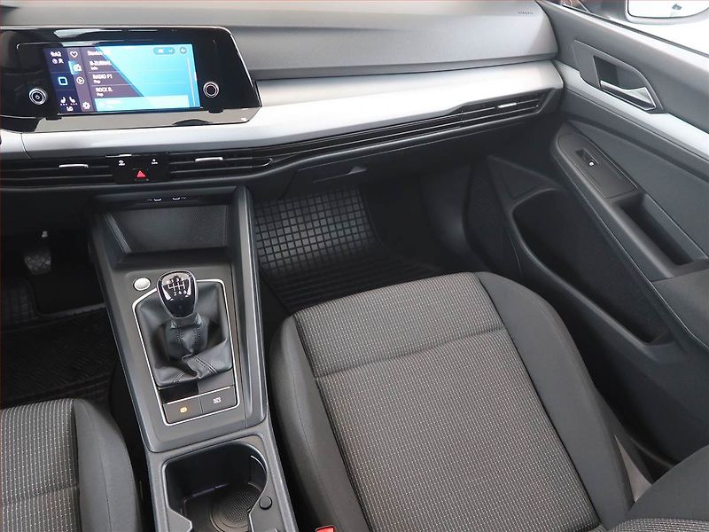 Volkswagen Golf (2020) Life 1.0 TSI, Serv.kniha - fotka 8 z 12