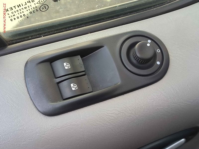 Opel Vivaro (2009) 2.5CDTi WESTFALIA, Life, TZ - fotka 23 z 24
