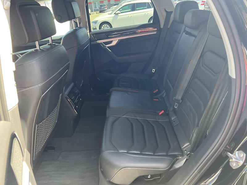 Volkswagen Touareg (2019) 3.0TDi*210kW*4x4*Servis*Tažné - fotka 28 z 41