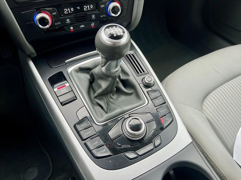 Audi A4 2,0 TDi KLIMA / NAVI - fotka 34 z 40