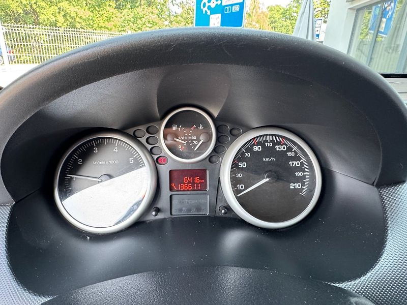 Peugeot 206 (2009) JUNIOR 1.1 - fotka 18 z 30