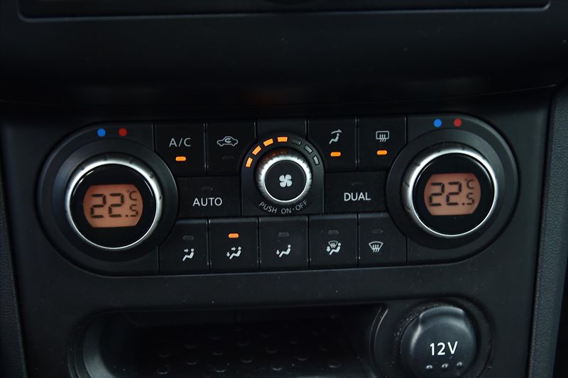 Nissan Qashqai 1.6i 84kW 1.MAJ. SERVIS.KN. ČR - fotka 19 z 20