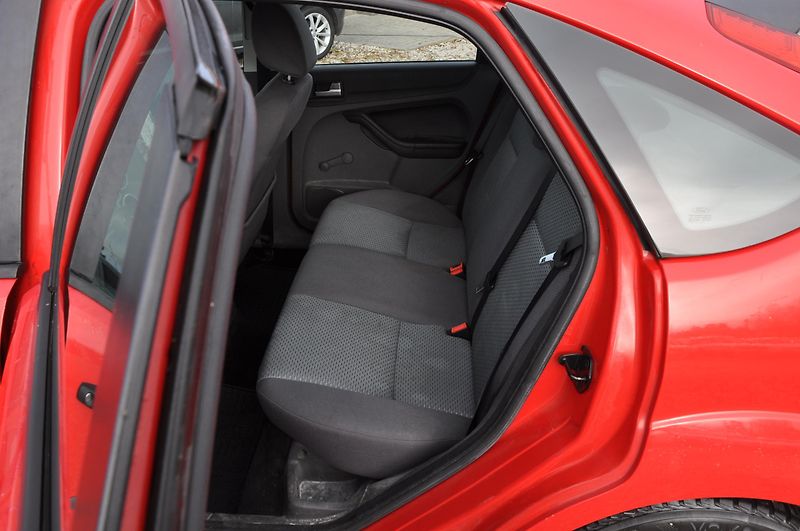 Ford Focus 1.4i 59kW - fotka 8 z 12