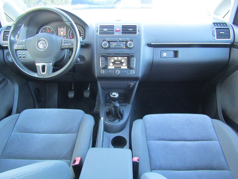 Volkswagen Touran (2011) 1.6 TDI 77kW  ROZVODY - fotka 15 z 47