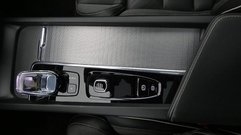 Volvo S60 B5 AWD Ultimate Dark - fotka 17 z 25