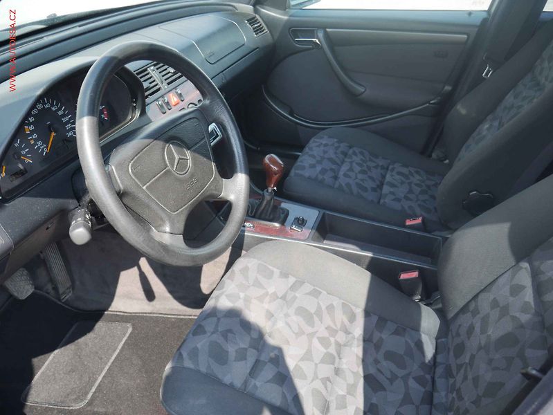 Mercedes-Benz Třídy C (1998) 2.0i, ČR, TZ - fotka 9 z 13
