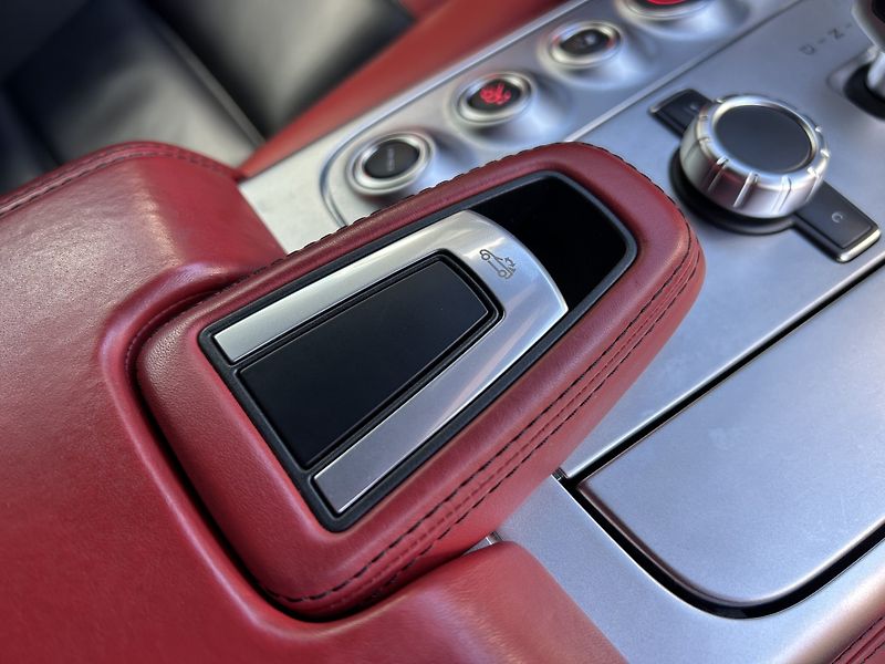 Mercedes-Benz SLS AMG 6.3 V8 Roadster - fotka 31 z 35