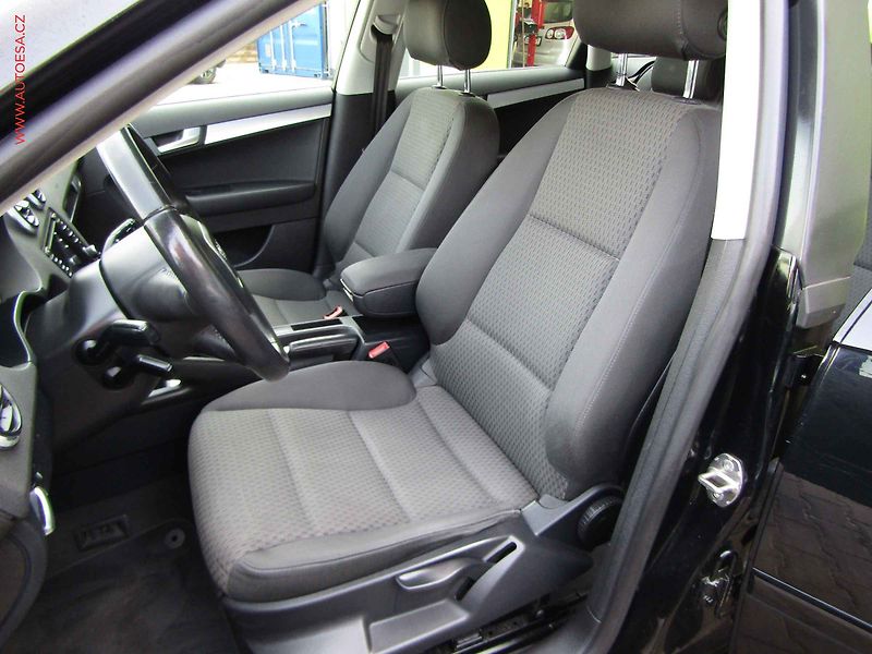 Audi A3 (2009) 1.4 TFSi, 1.maj, AC, park - fotka 9 z 17