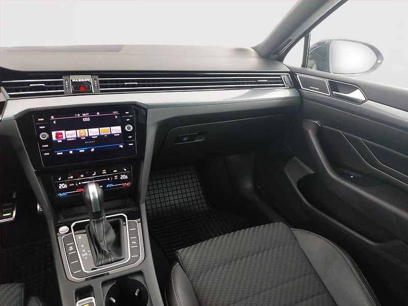 Volkswagen Passat (2022) R-Line 2.0 TDI, Automat, Kůže - fotka 8 z 23