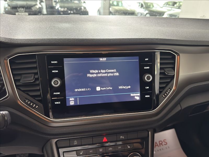 Volkswagen T-Roc 2,0   TDI 4MOTION ACC LED - fotka 13 z 26