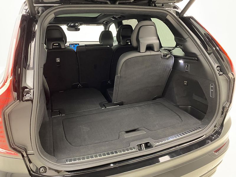 Volvo XC90 (2026) B5 AWD BLACK EDITION ULTRA 7 - fotka 24 z 78