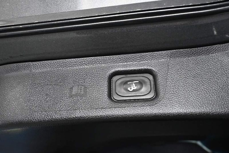 Ford S-MAX (2022) 2.0 LED ACC SONY Tažné Webasto - fotka 23 z 40