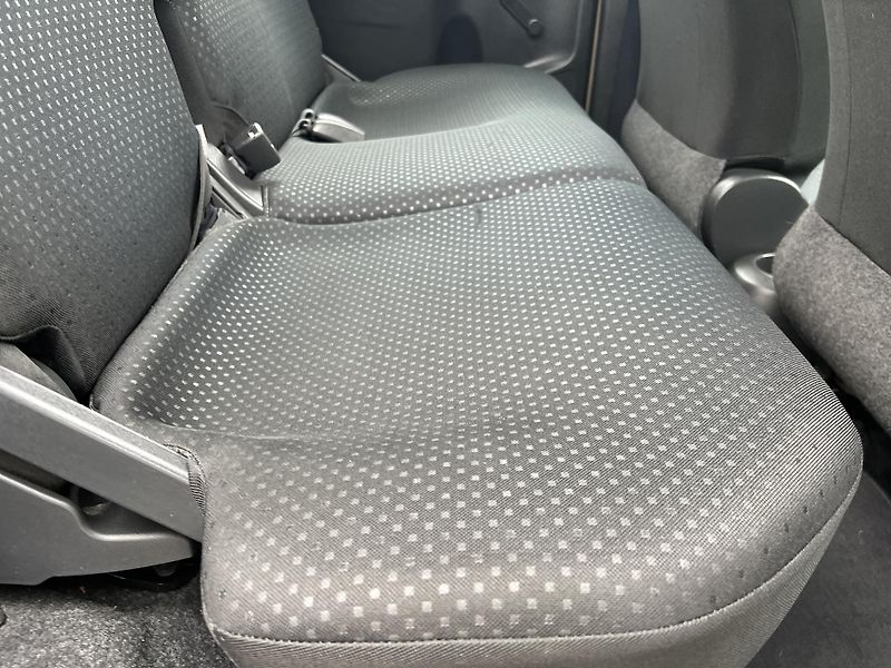 Toyota Yaris 1.3VVT-i 74kw KLIMA PŮVOD ČR  - fotka 25 z 38