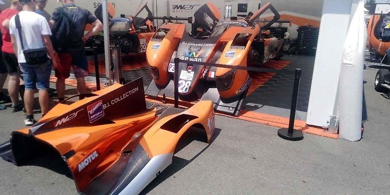 Zážitek na celý život si z jubilejního závodu 24 hodin Le Mans odvezli automodeláři z Mostu. Malé a velké Porsche podruhé.