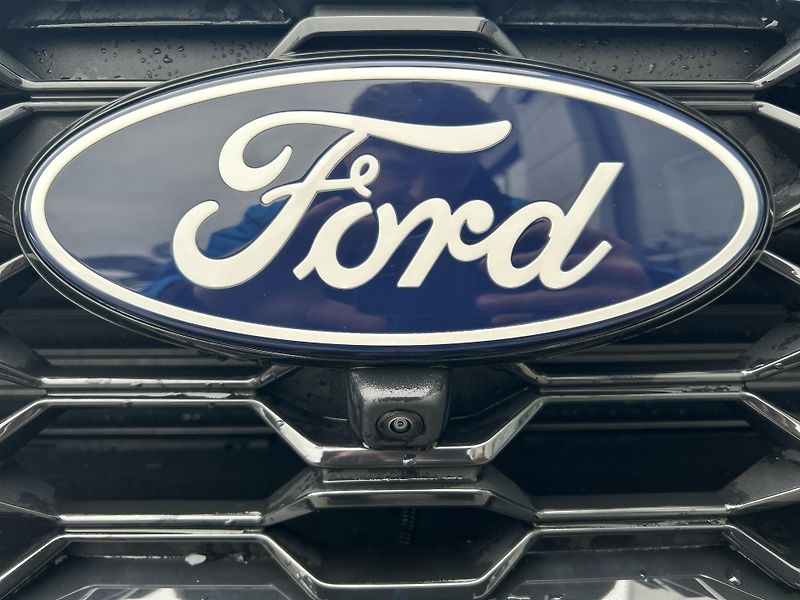 Ford Kuga 2.5Hybrid PHEV 134kW ST-Line X - fotka 3 z 37