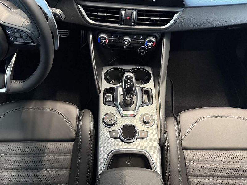 Alfa Romeo Giulia (2026) Veloce 2.2 JTDm 210k Q4 - fotka 14 z 23