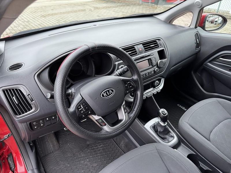 Kia Rio 1.4i 80 kW digi. klima - fotka 13 z 17