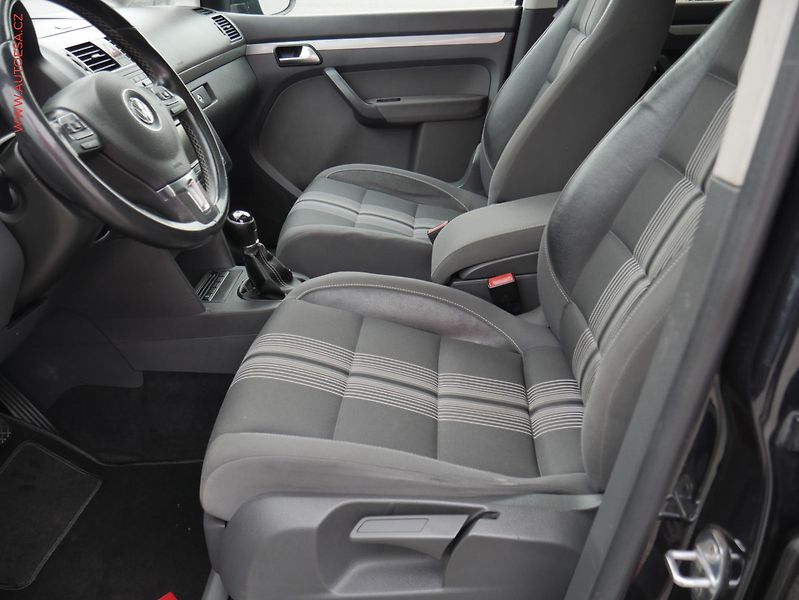 Volkswagen Touran (2012) 2.0 TDi, Comfortline - fotka 9 z 21