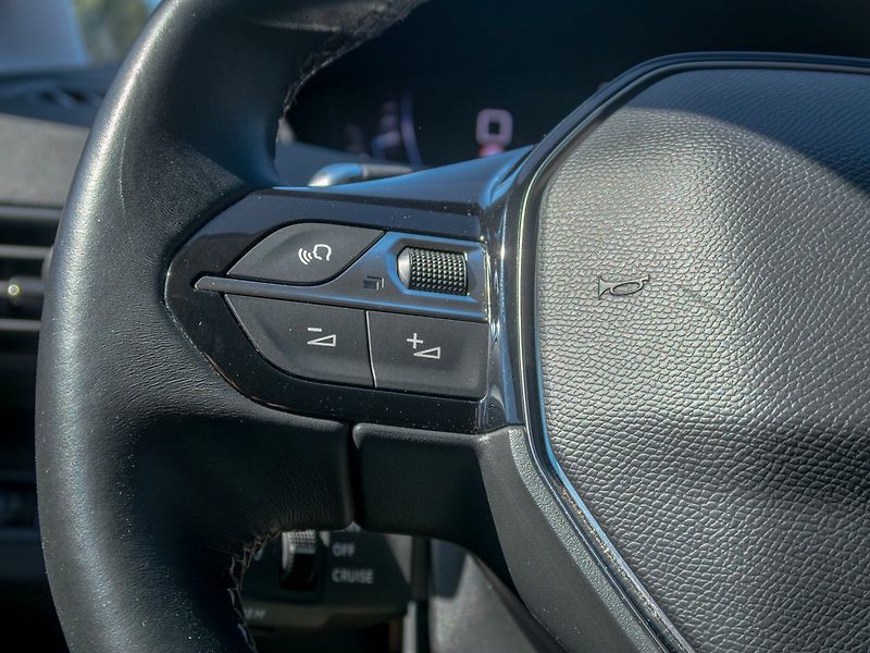 Peugeot 3008 (2021) ČR 1.2T 96KW LED – CEBIA - fotka 19 z 57