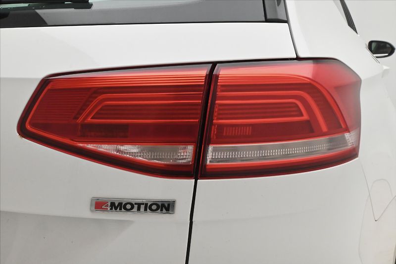 Volkswagen Passat 2,0 TDI 140kW DSG Alltrack 4Mo - fotka 31 z 32