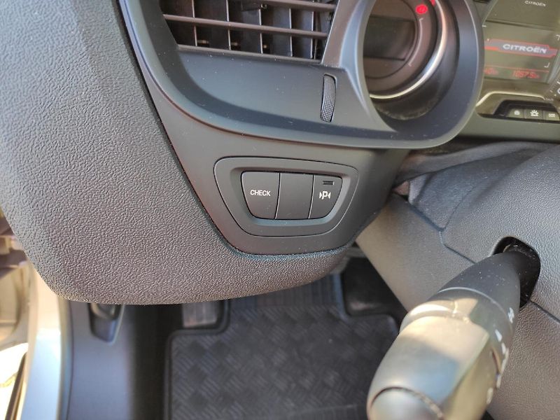 Citroën C5 (2014) 2.0HDI 140k EXCLUSIVE MAN6 HYD - fotka 37 z 43