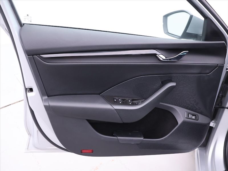 Škoda Octavia 2,0 TDI 110kW DSG DPH Matrix - fotka 10 z 38