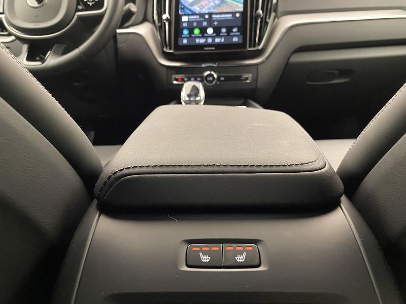 Volvo XC60 T8 AWD RECHARGE BLACK EDITION - fotka 32 z 64
