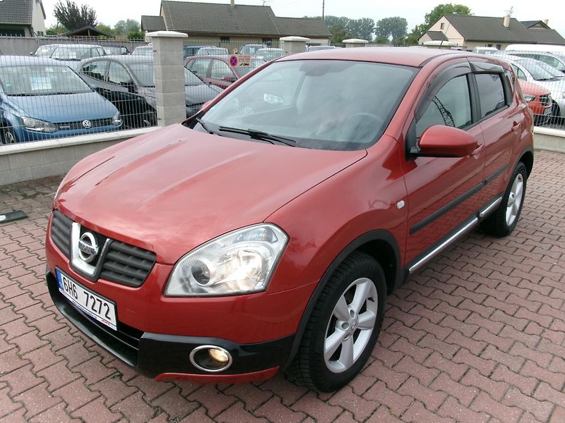 Nissan Qashqai (2007) 2,0i 4WD ALU AC TAŽNÉ BT TEMP - fotka 1 z 29