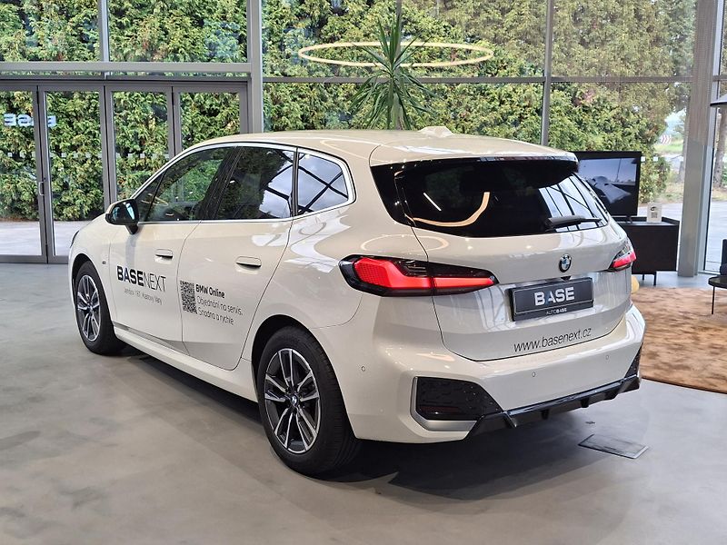 BMW Řada 2 218i Active Tourer M-Sport - fotka 4 z 26