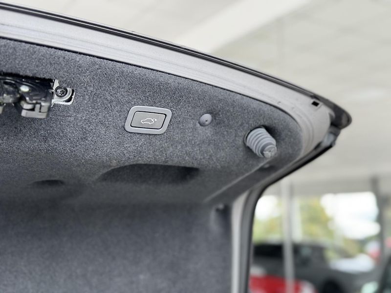Jaguar XF 20d AUT*Panorama*Distronic - fotka 39 z 43