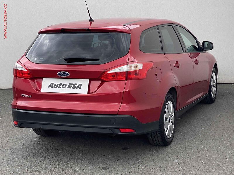 Ford Focus (2011) 1.6i16V, ČR, AC, park.asist - fotka 4 z 17