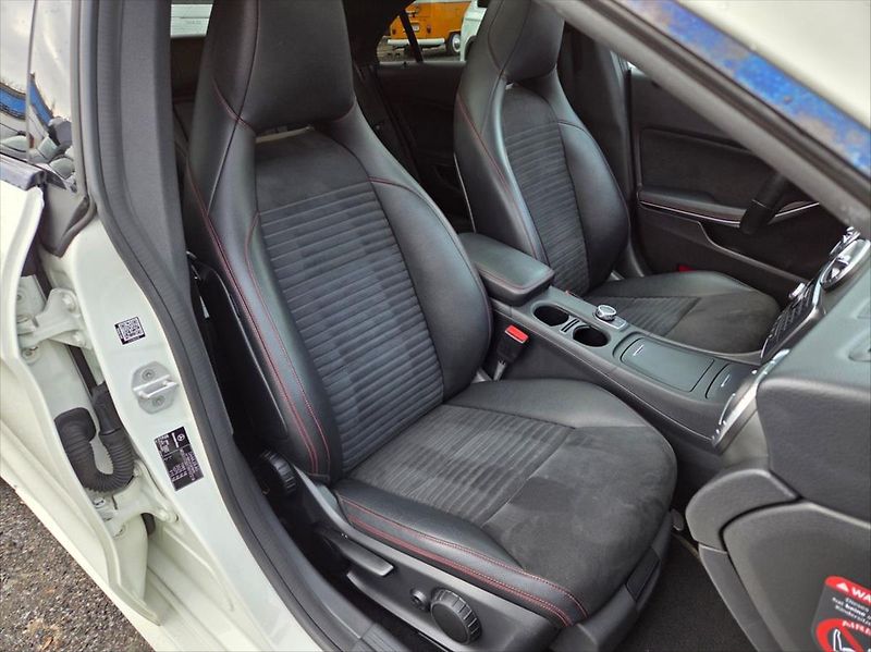 Mercedes-Benz CLA 1,8 100 KW 200 CDi automat - fotka 14 z 26