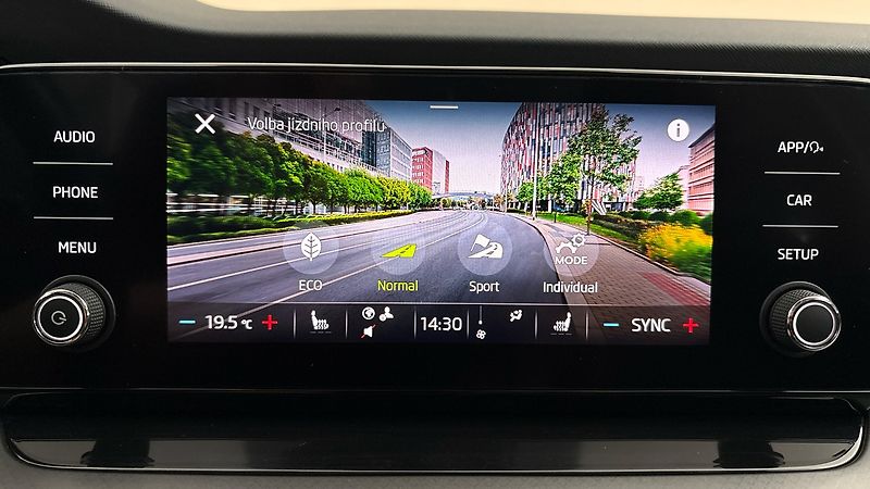 Škoda Octavia 2.0 TDI DSG Ambition Combi - fotka 24 z 25