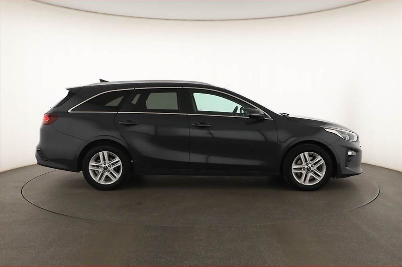 Kia Ceed (2021) 1.5 T-GDI MHEV, Automat - fotka 6 z 20