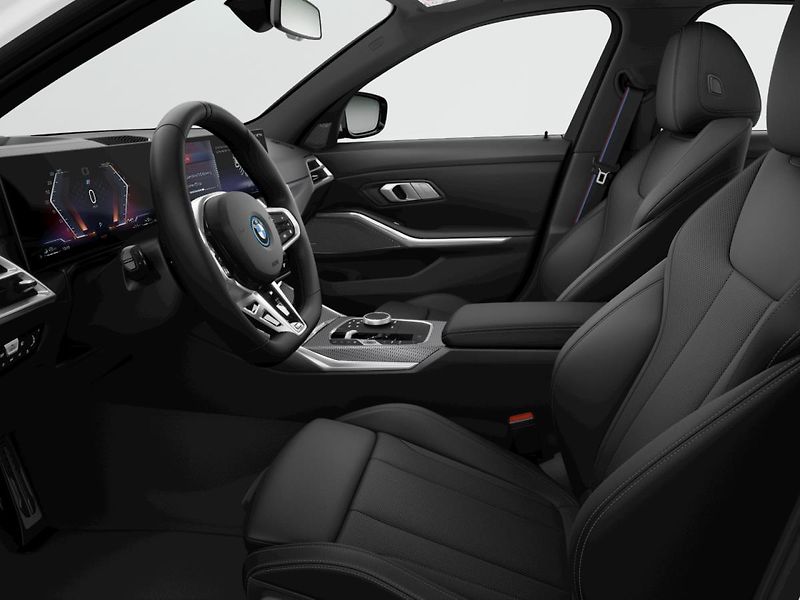 BMW Řada 3 (2025) 330e xDrive Sedan - fotka 6 z 10