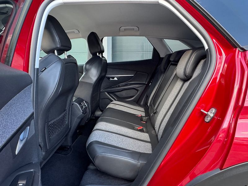 Peugeot 3008 (2017) 1.2 GT-line, automat - fotka 11 z 33