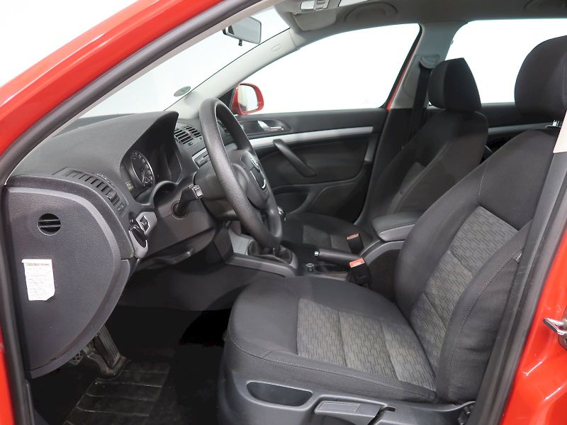 Škoda Octavia (2012) AMBITION 1.6TDI 77KW - fotka 13 z 27