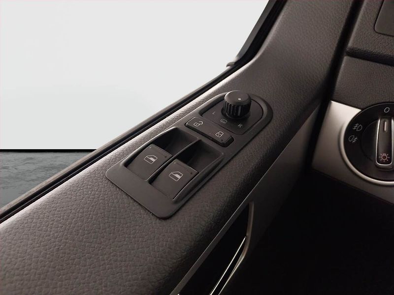 Volkswagen Multivan (2014) Highline 2.0 TDI 4Motion, ČR - fotka 18 z 22