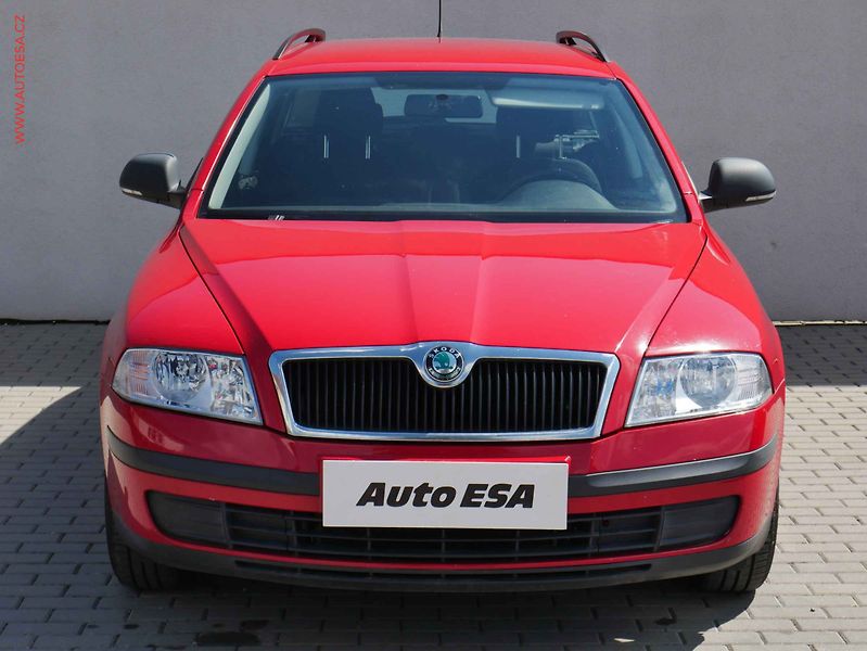 Škoda Octavia (2012) 1.6i, AC, tažné - fotka 2 z 16