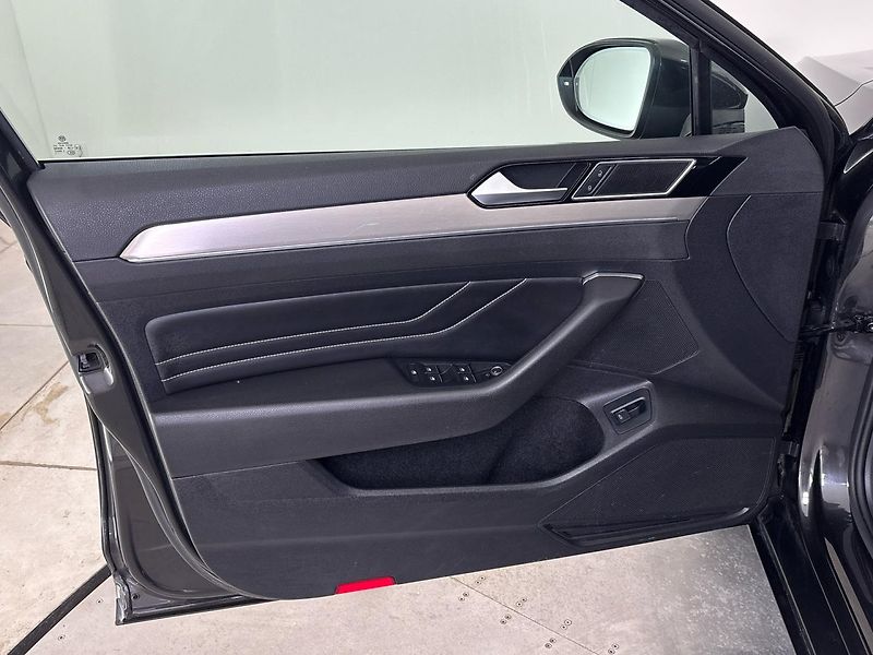 Volkswagen Passat Elegance DSG - fotka 13 z 30