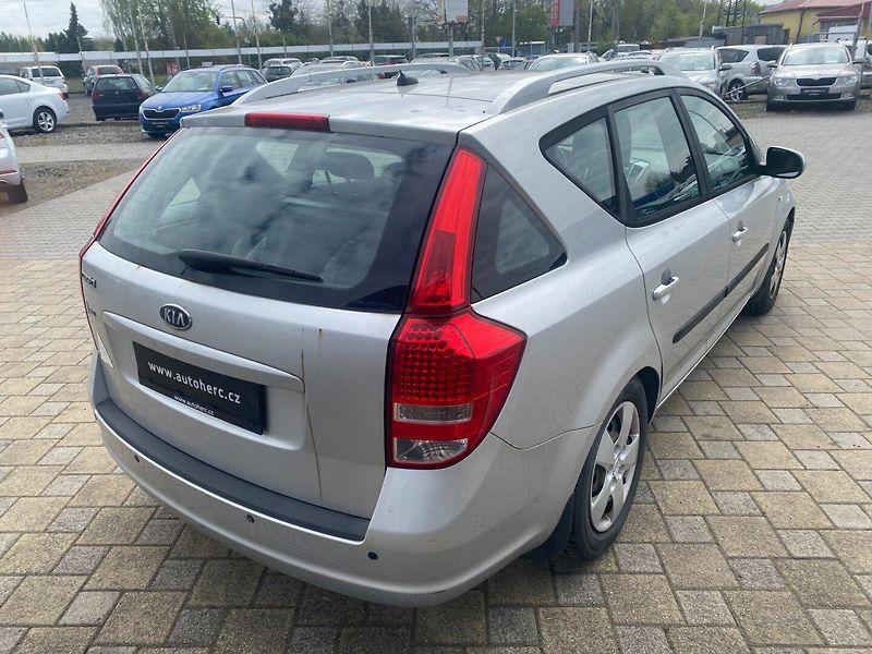 Kia Ceed (2010) 1.4  ČR - fotka 4 z 16