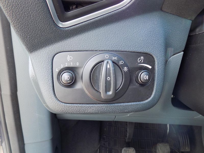 Ford Grand C-MAX 2,2 TDCI 103 KW AUTO/AC, TEMP - fotka 33 z 45