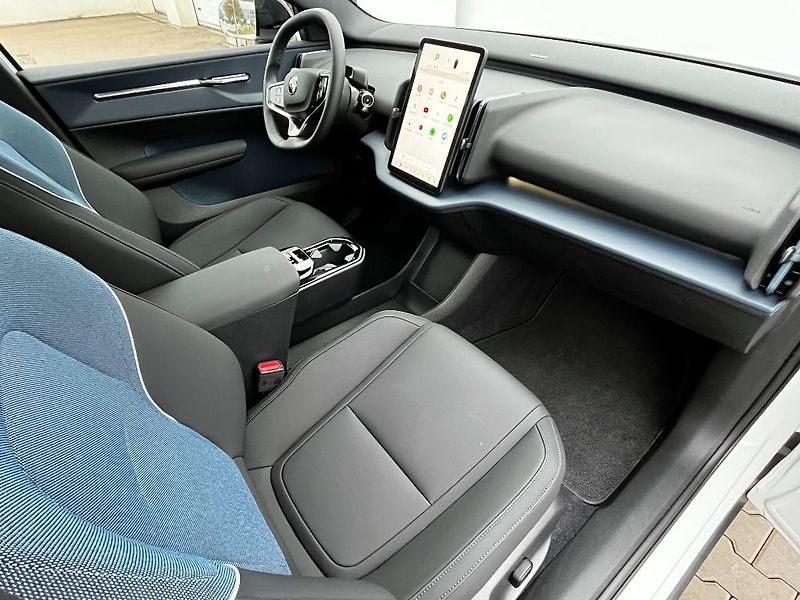 Volvo EX30 Ultra Twin Motor 315kW - fotka 15 z 26