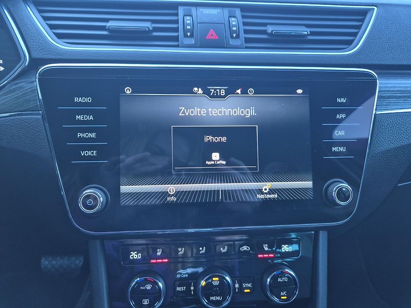 Škoda Superb Combi 2,0TDi 147kw DSG 17ALU - fotka 28 z 41