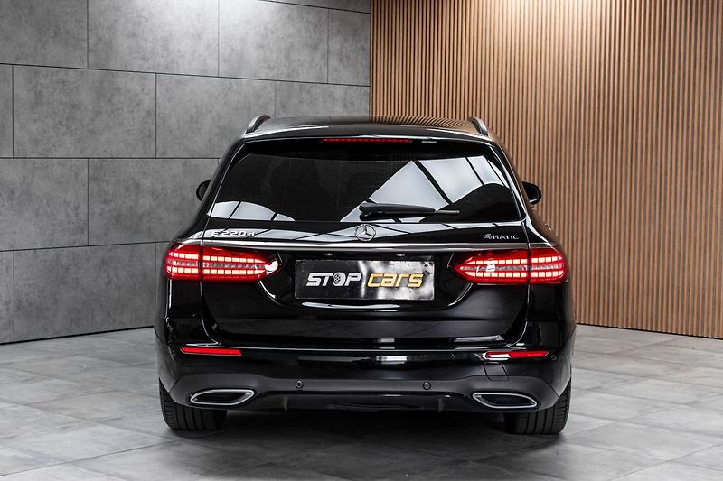 Mercedes-Benz Třídy E E 220d AMG*4MATIC*TAŽNÉ*ACC*ČR - fotka 5 z 52