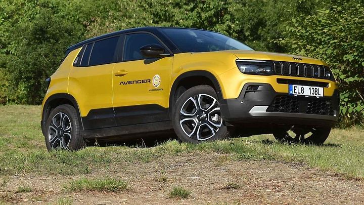 Menší hrboly Jeep Avenger přejíždí s grácií